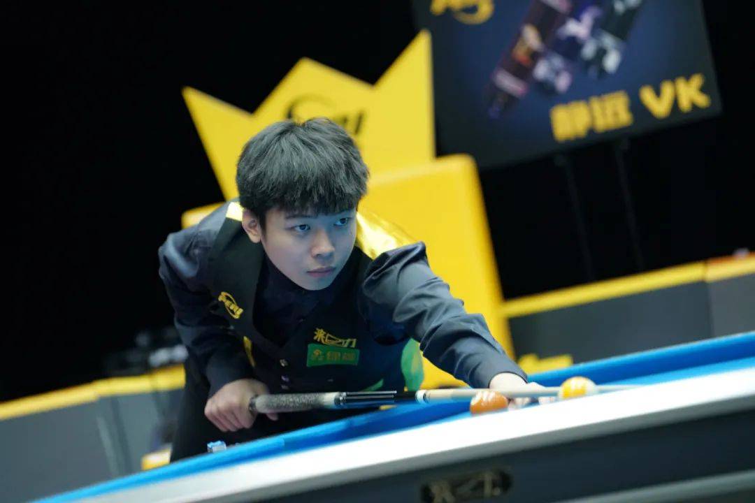 赛场上充满 赛场上充满